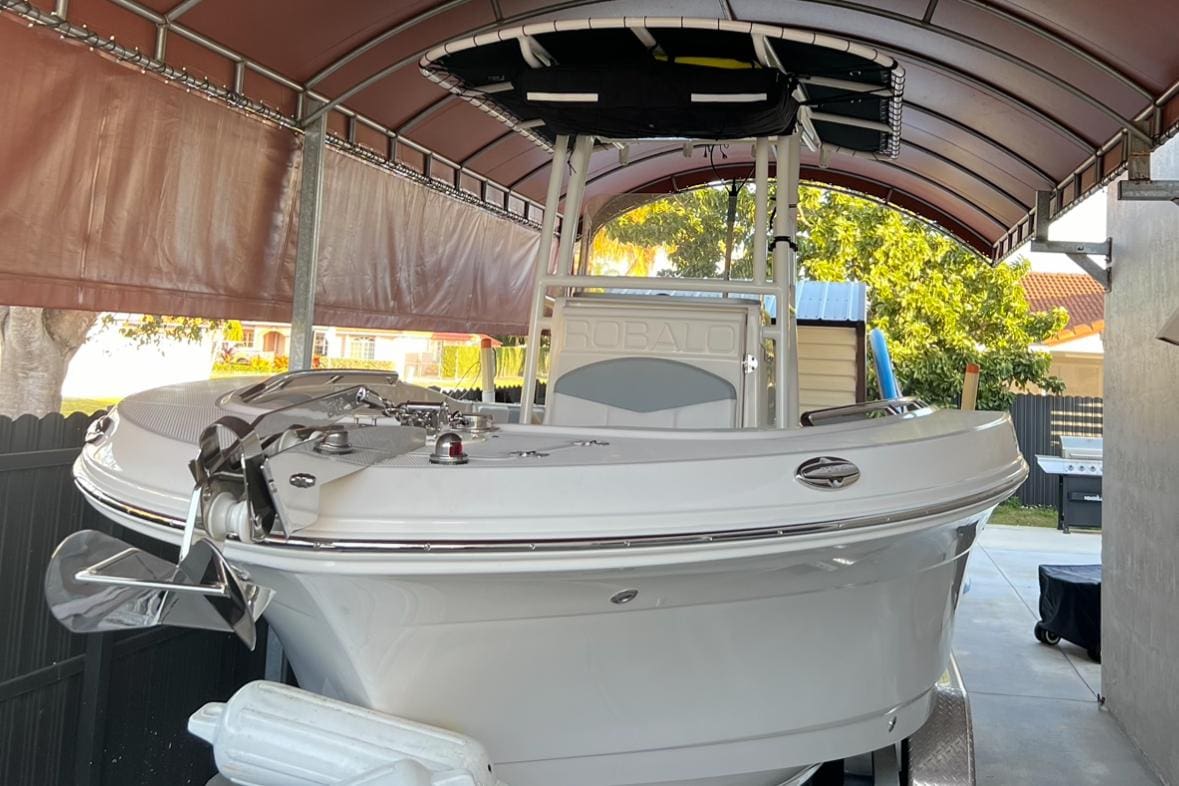 2021 - Robalo - R200 Center Console